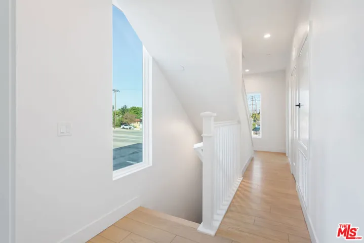 11220 Victory Boulevard 3, North Hollywood, California 91606