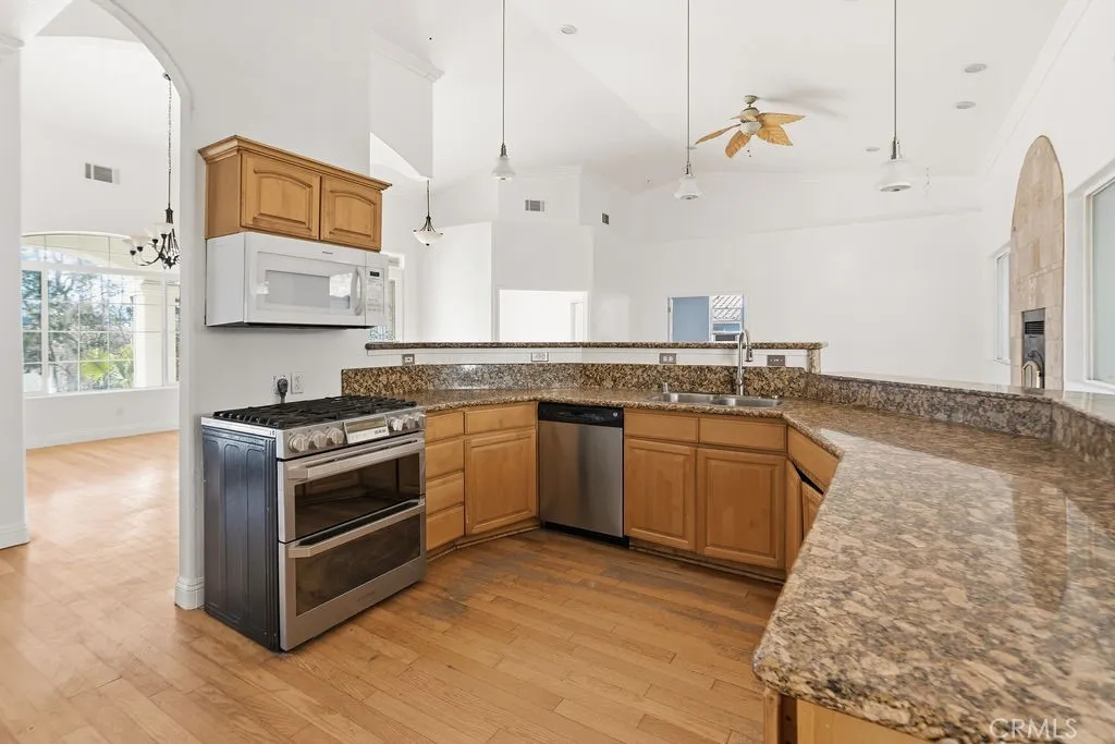 17788 Buckthorn, Hesperia, California 92345 home-pic-8