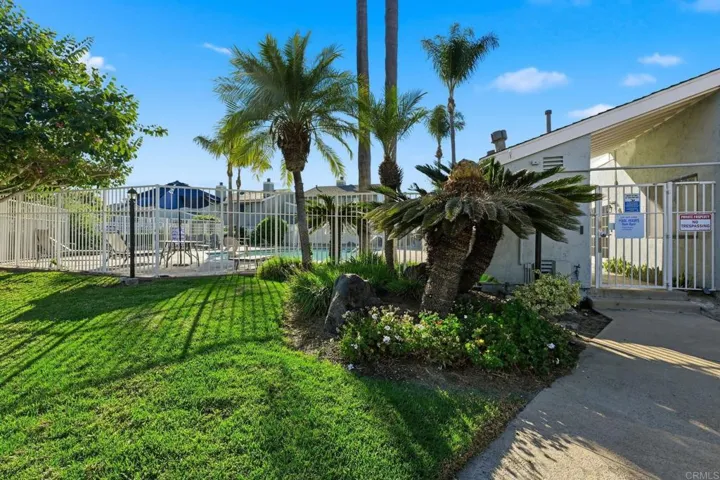 374 Forest Place, Vista, California 92083
