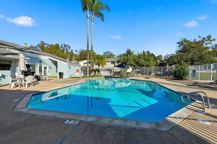 374 Forest Place, Vista, California 92083