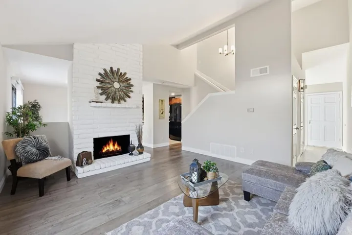 374 Forest Place, Vista, California 92083