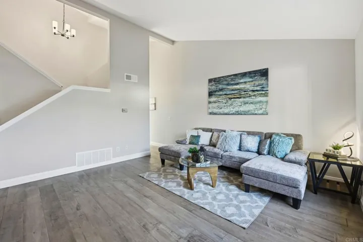 374 Forest Place, Vista, California 92083