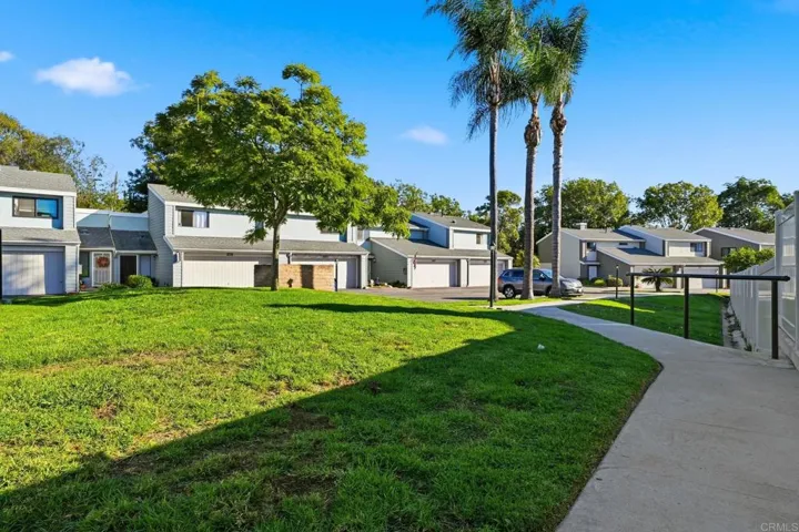 374 Forest Place, Vista, California 92083