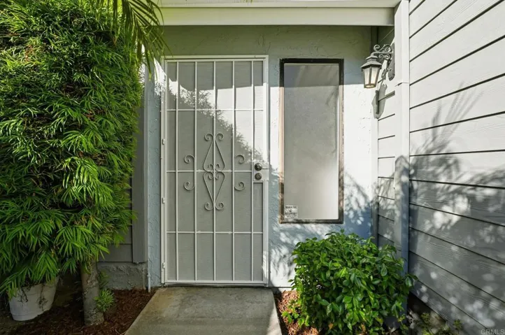 374 Forest Place, Vista, California 92083