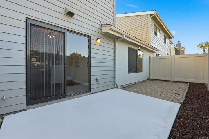 374 Forest Place, Vista, California 92083