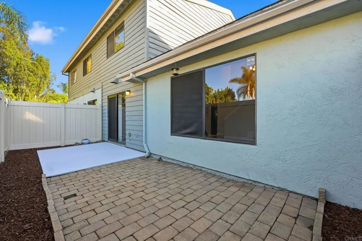 374 Forest Place, Vista, California 92083