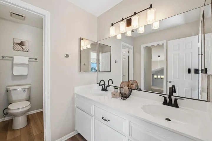374 Forest Place, Vista, California 92083