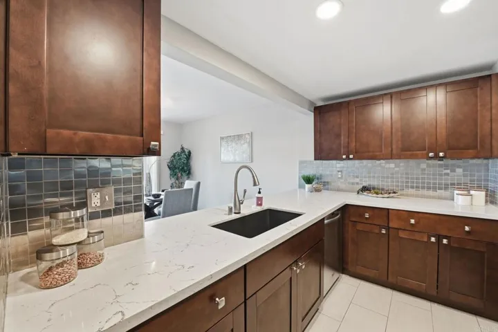 374 Forest Place, Vista, California 92083