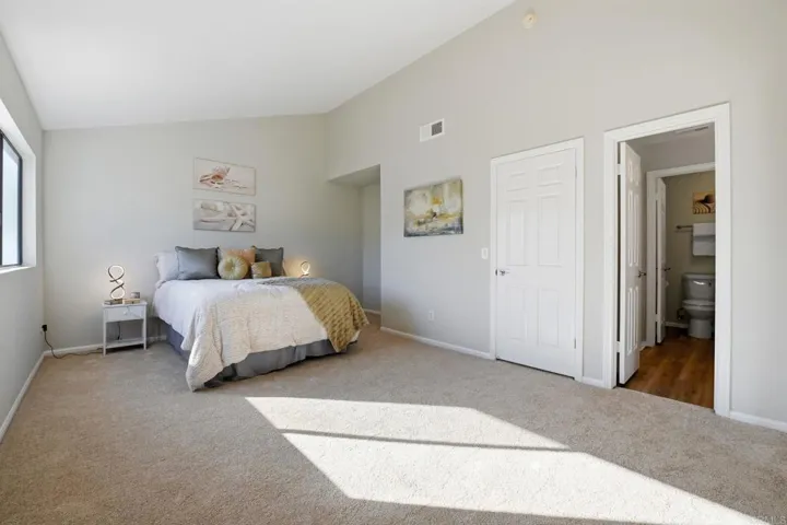 374 Forest Place, Vista, California 92083