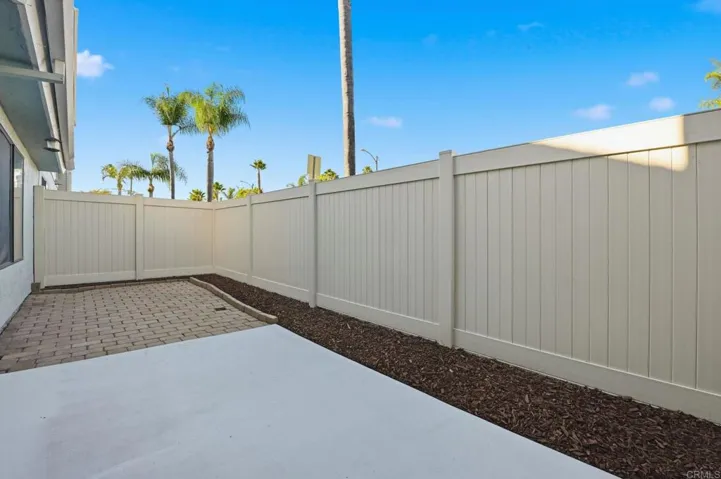 374 Forest Place, Vista, California 92083