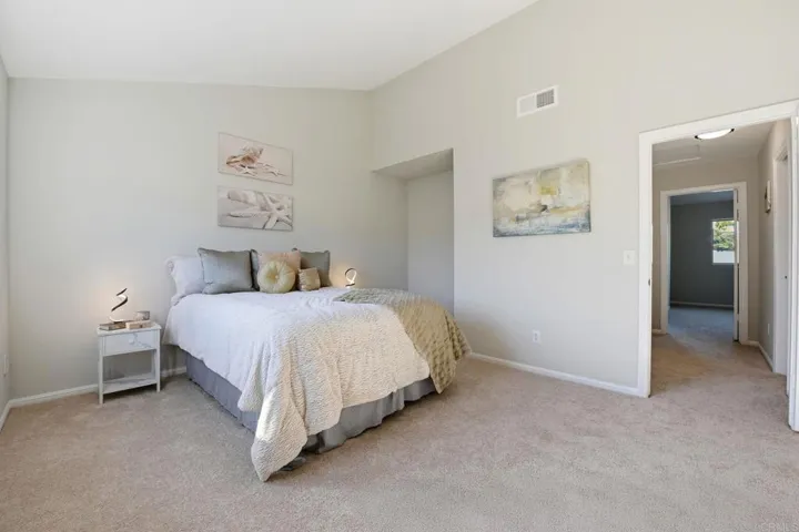 374 Forest Place, Vista, California 92083
