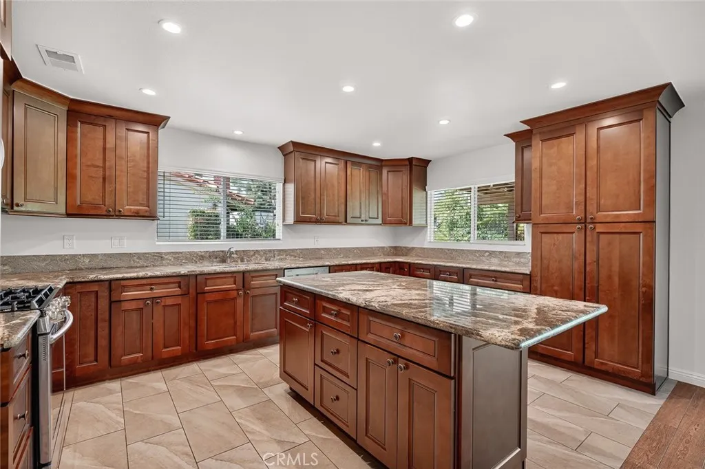 6633 E Paseo Del Norte, Anaheim Hills, California 92807 home-pic-1