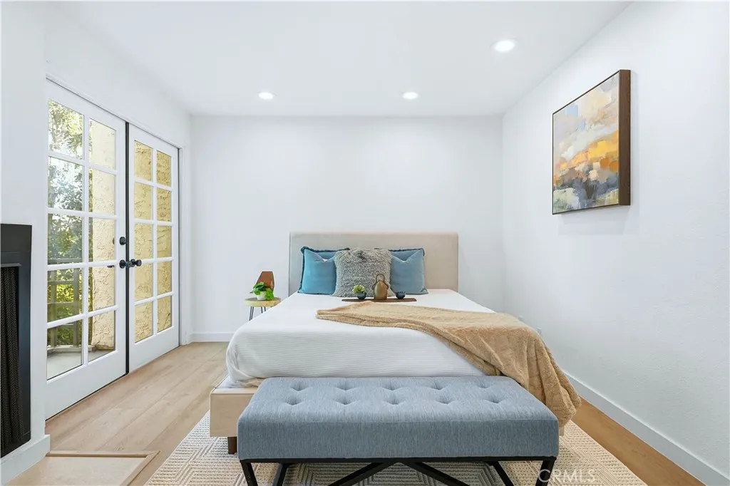 11601 Montana 7, Brentwood, California 90049 home-pic-11