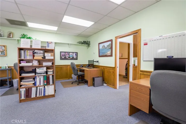 Commercial condo offers flexibility.