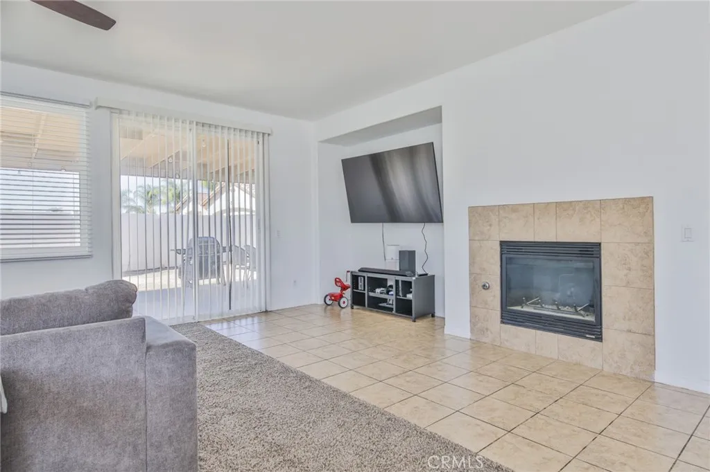 2820 Lake View, Perris, California 92571 home-pic-4