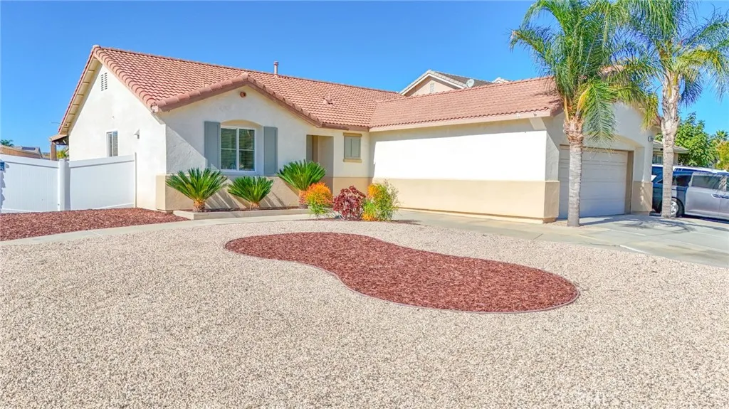 2820 Lake View, Perris, California 92571 home-pic-1