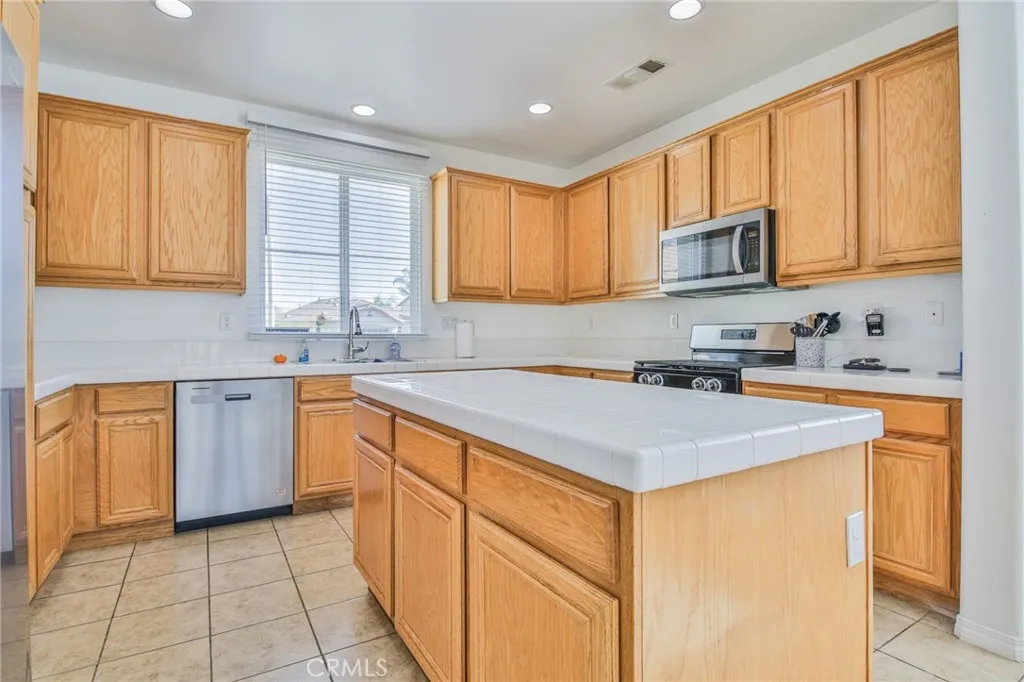 2820 Lake View, Perris, California 92571 home-pic-8