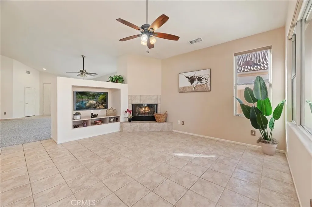 40053 Corte Fortuna, Murrieta, California 92562 home-pic-11