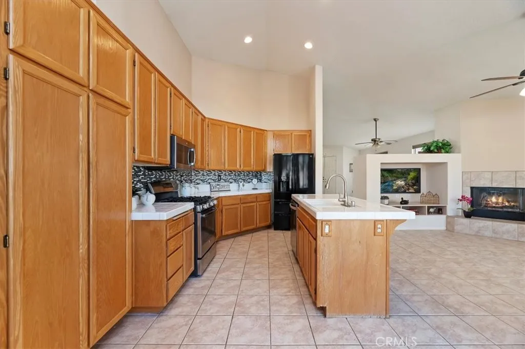 40053 Corte Fortuna, Murrieta, California 92562 home-pic-17
