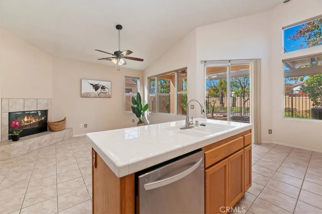 40053 Corte Fortuna, Murrieta, California 92562 home-pic-13