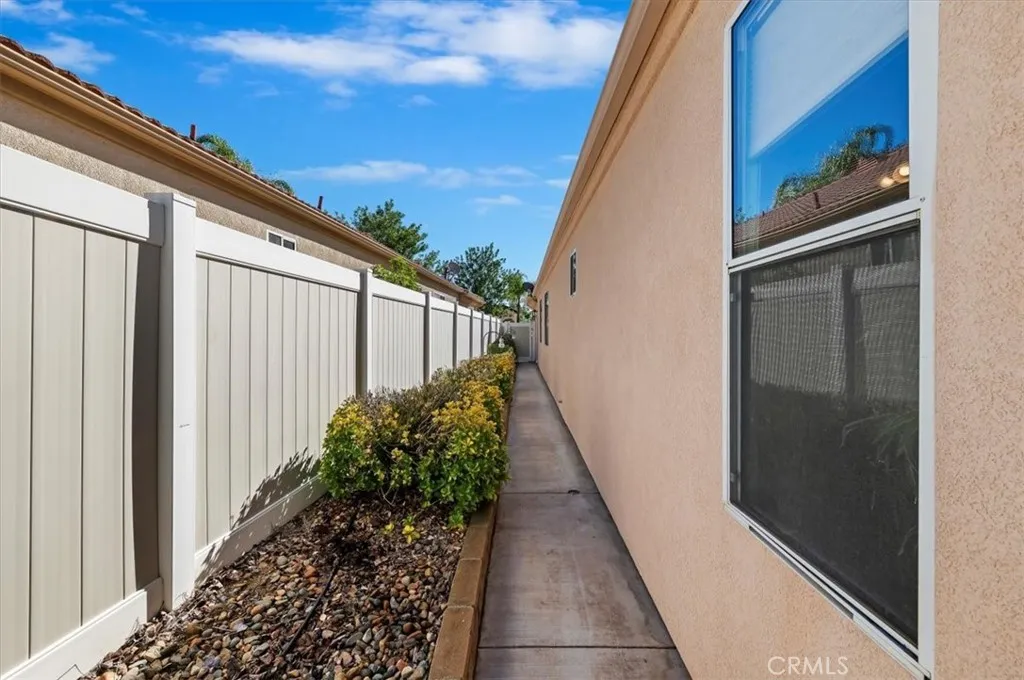 40053 Corte Fortuna, Murrieta, California 92562 home-pic-35