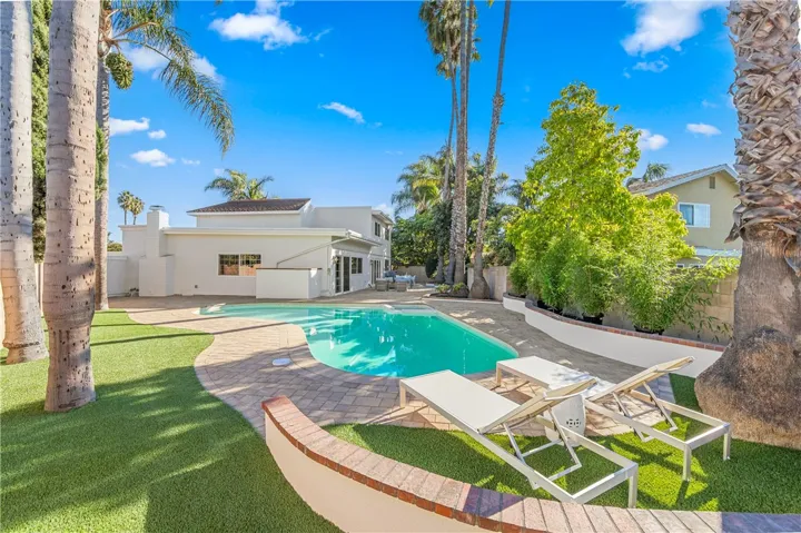 3493 San Marino Circle, Costa Mesa, California 92626