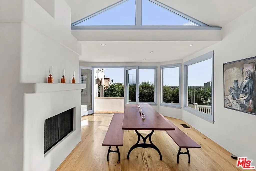 2002 Hillcrest Road, Los Angeles, California 90068 home-pic-16