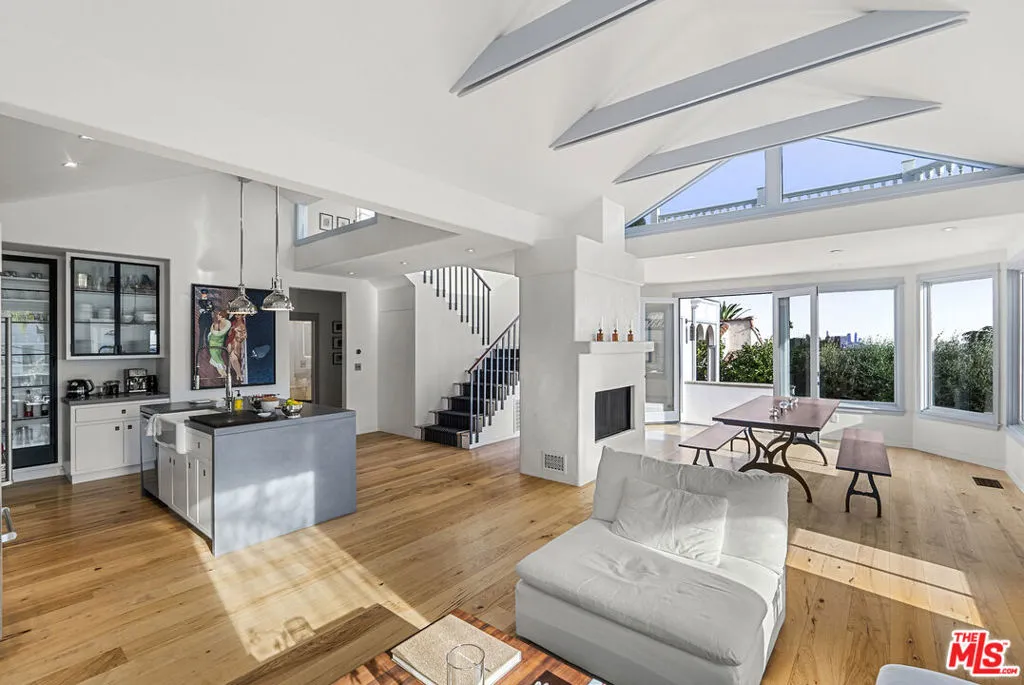 2002 Hillcrest Road, Los Angeles, California 90068 home-pic-15