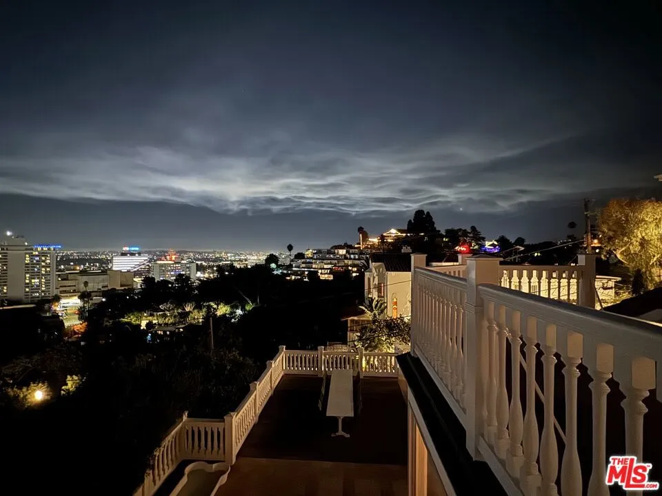 2002 Hillcrest Road, Los Angeles, California 90068 home-pic-1
