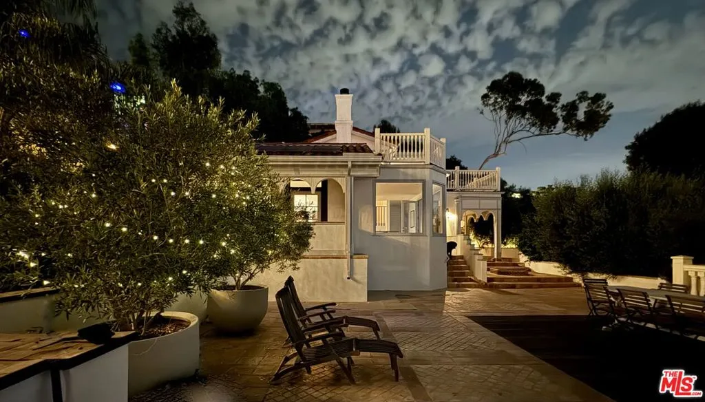 2002 Hillcrest Road, Los Angeles, California 90068 home-pic-0
