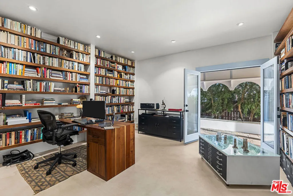 2002 Hillcrest Road, Los Angeles, California 90068 home-pic-20