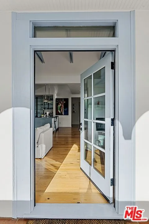 2002 Hillcrest Road, Los Angeles, California 90068 home-pic-9