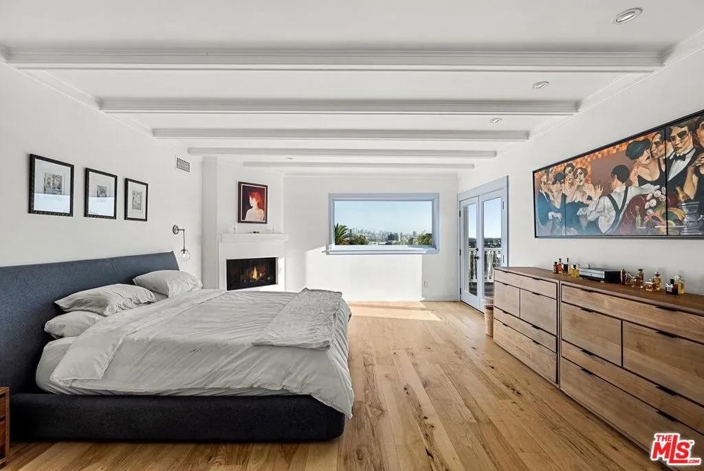 2002 Hillcrest Road, Los Angeles, California 90068 home-pic-26