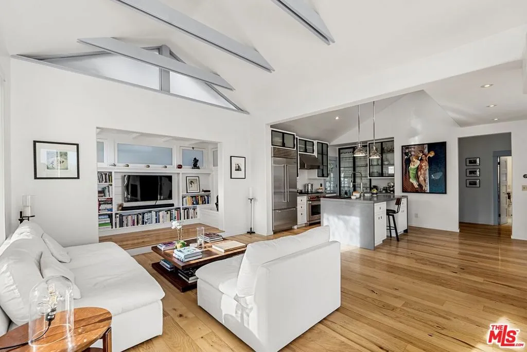 2002 Hillcrest Road, Los Angeles, California 90068 home-pic-11