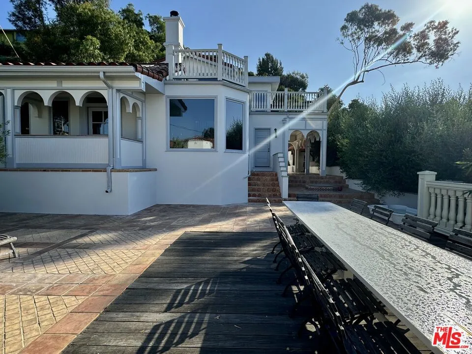 2002 Hillcrest Road, Los Angeles, California 90068 home-pic-8