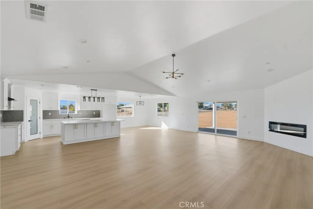 11412 Calcite Street, Hesperia, California 92345 home-pic-4