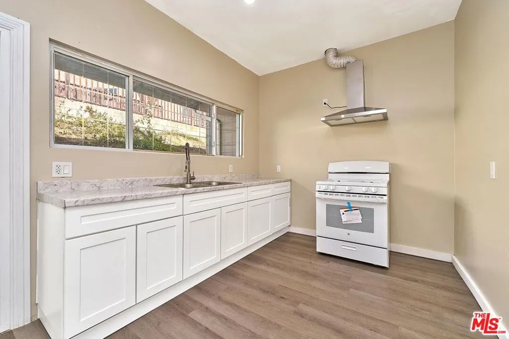 1959 S La Salle Avenue, Los Angeles, California 90018 home-pic-36