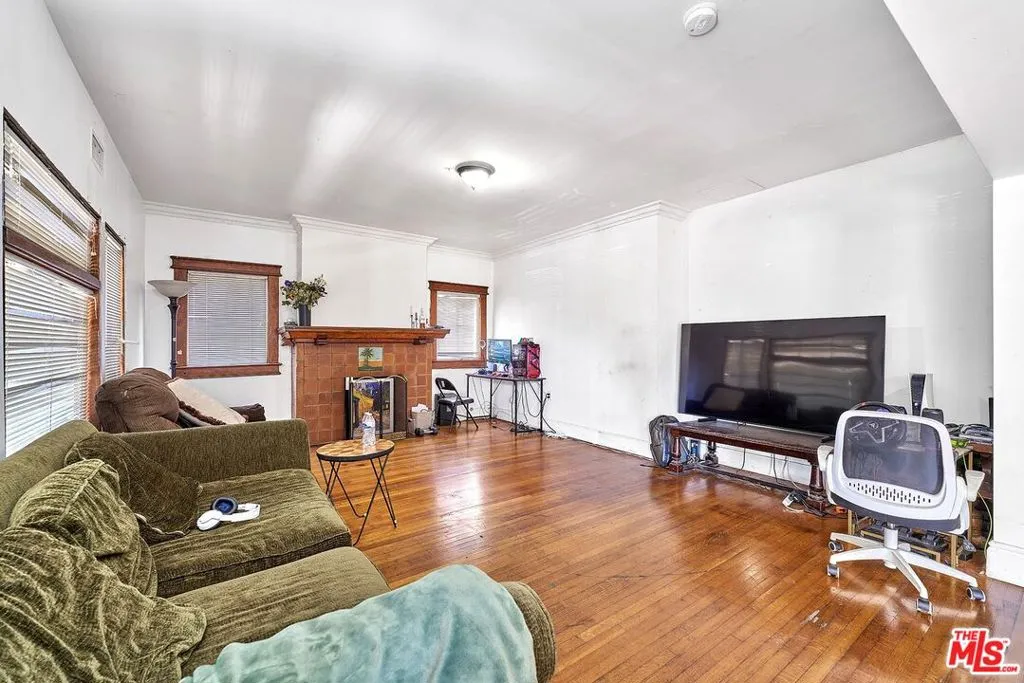 1959 S La Salle Avenue, Los Angeles, California 90018 home-pic-12