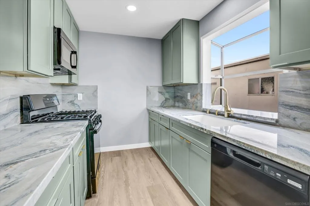 3845 Groton St 4, San Diego, California 92110 home-pic-5