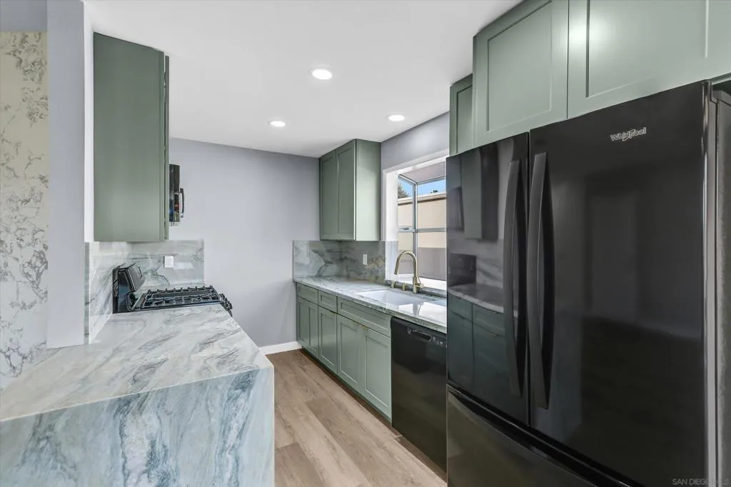 3845 Groton St 4, San Diego, California 92110 home-pic-6