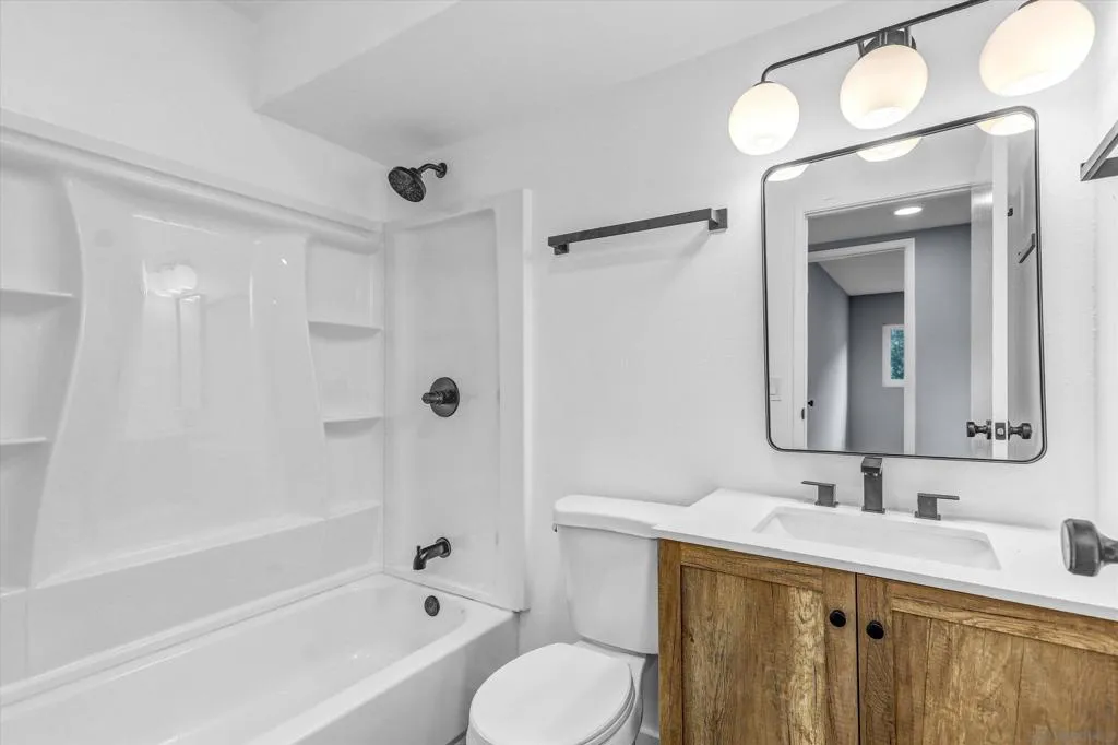 3845 Groton St 4, San Diego, California 92110 home-pic-13