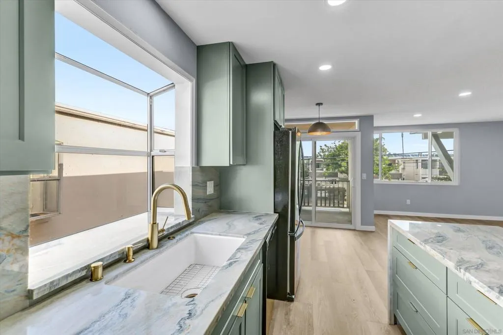 3845 Groton St 4, San Diego, California 92110 home-pic-9