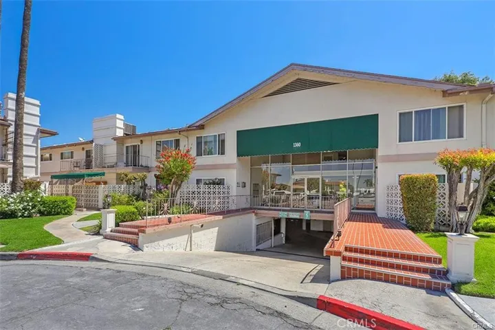 1360 G Shadow Lane G, Fullerton, California 92831