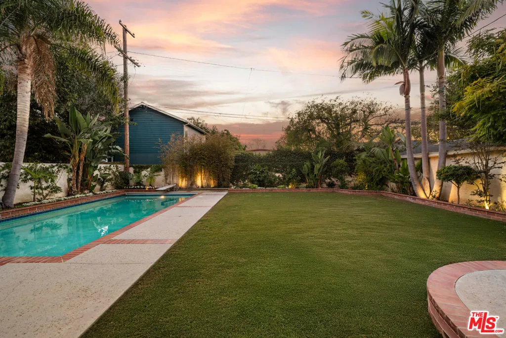 7825 Cowan Avenue, Los Angeles, California 90045 home-pic-32