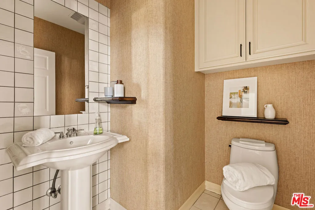 7825 Cowan Avenue, Los Angeles, California 90045 home-pic-27