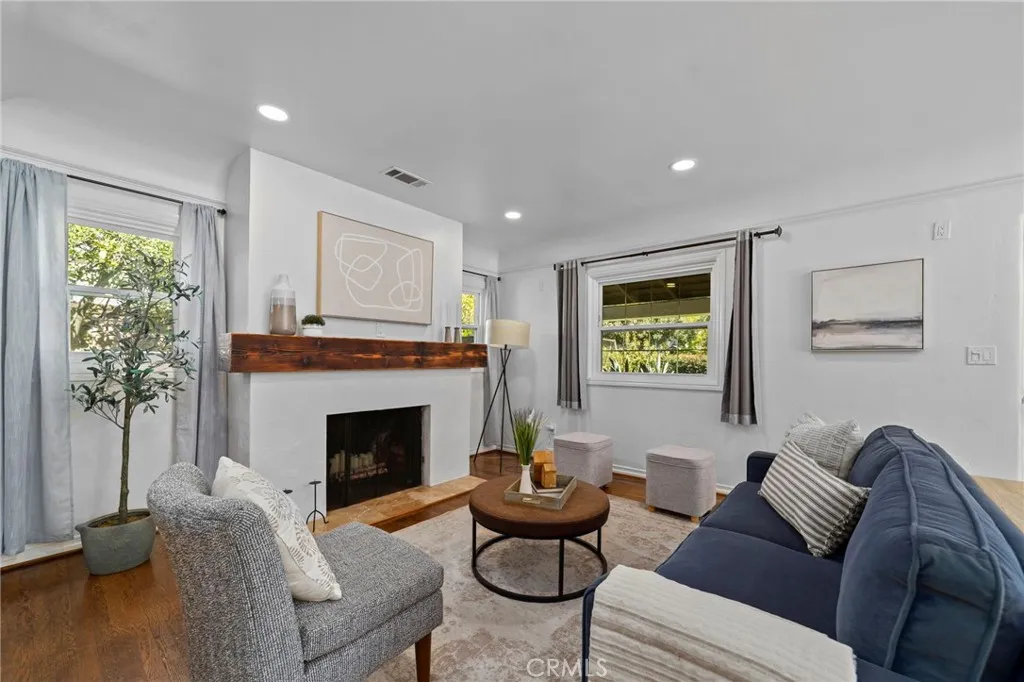 1697 N Allen, Pasadena, California 91104 home-pic-2