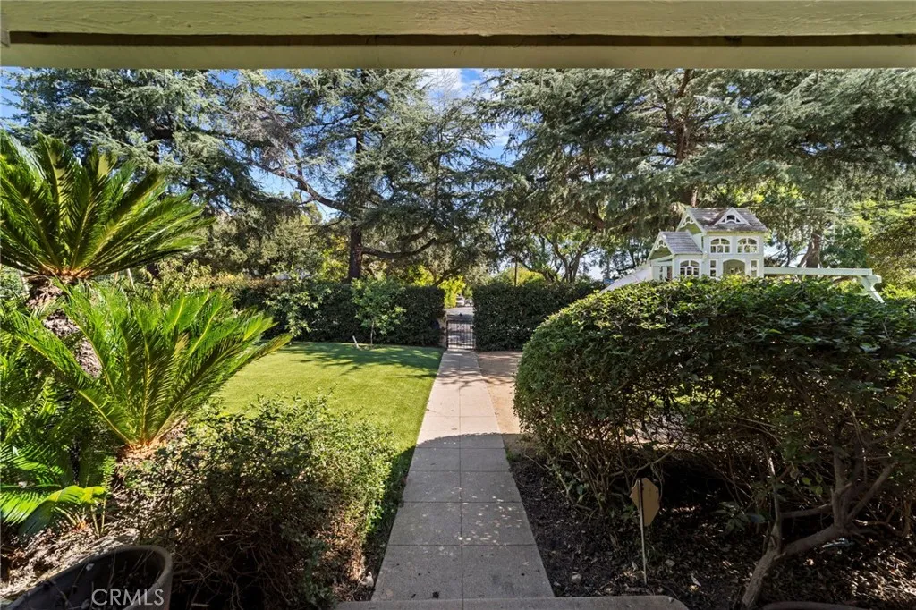 1697 N Allen, Pasadena, California 91104 home-pic-39