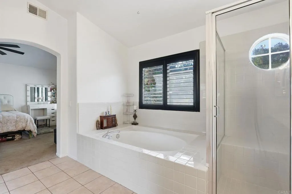 2505 Whispering Palms Loop, Chula Vista, California 91915 home-pic-24