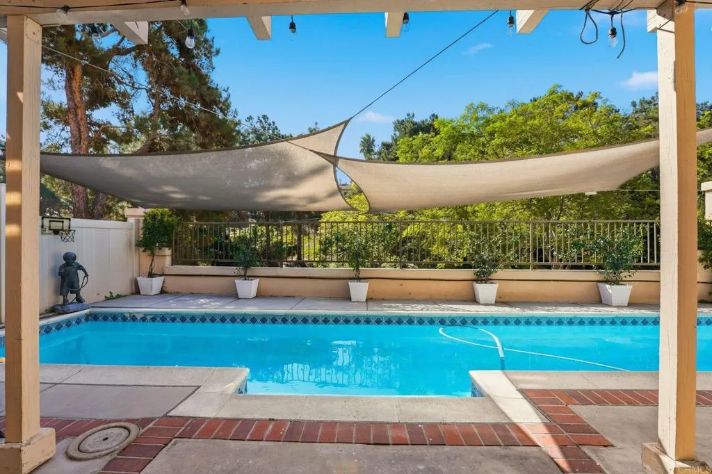 2505 Whispering Palms Loop, Chula Vista, California 91915 home-pic-33