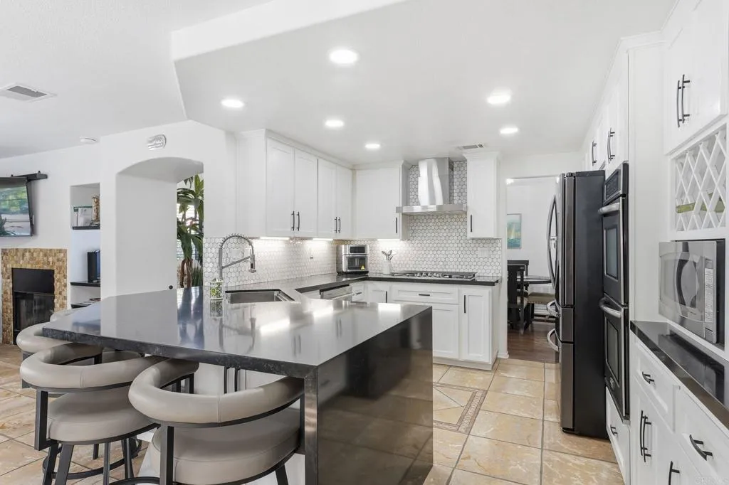 2505 Whispering Palms Loop, Chula Vista, California 91915 home-pic-6